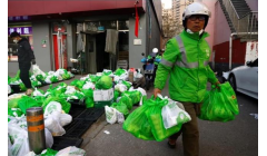 抖音与大型快递公司合作，逐步蚕食美团在本地餐饮服务市场的份额
