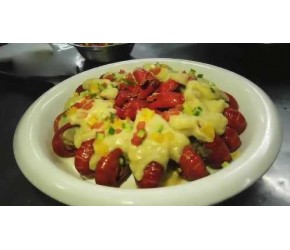 《美食控》美食界两大IP终相遇！食堂推出榴莲小龙虾