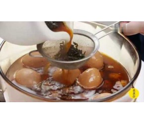 茶叶蛋，只用酱油茶叶煮出好味道！