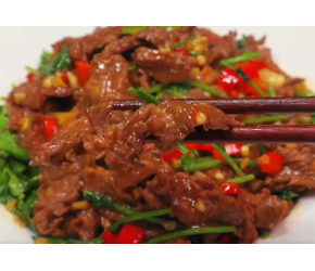 湘菜饭店很火爆的“小炒黄牛肉”为啥那么好吃？大厨：简单又好做