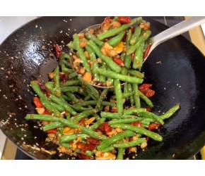 干煸豆角到底用不用油炸？大厨教你正确做法，比饭店做的还好吃
