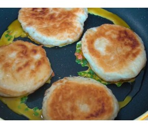 最快手早餐饼，4个鸡蛋，1碗面，筷子简单一搅，10分钟烙9张饼