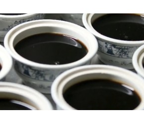 滋补佳品龟苓膏原来是广西特产，吃法大有讲究，当地人教你这样吃