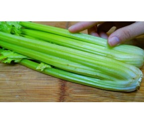 炒芹菜，最忌焯水和直接炒，教你一招，脆嫩入味营养不流失，解馋