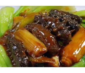大厨教你葱烧海参的家常做法，不用高汤，葱香浓郁，鲜香入味不腥气