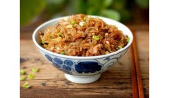 炒粉丝时，泡水还是下锅煮？教你正确做法，粉丝顺滑不粘锅