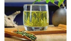 干茶和茶汤均为绿色就是绿茶吗？