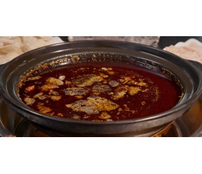 【牛筋火锅 教程】宵夜食谱:正宗四川牛筋火锅涮吃教程，这麻辣画面引起极度舒适了!